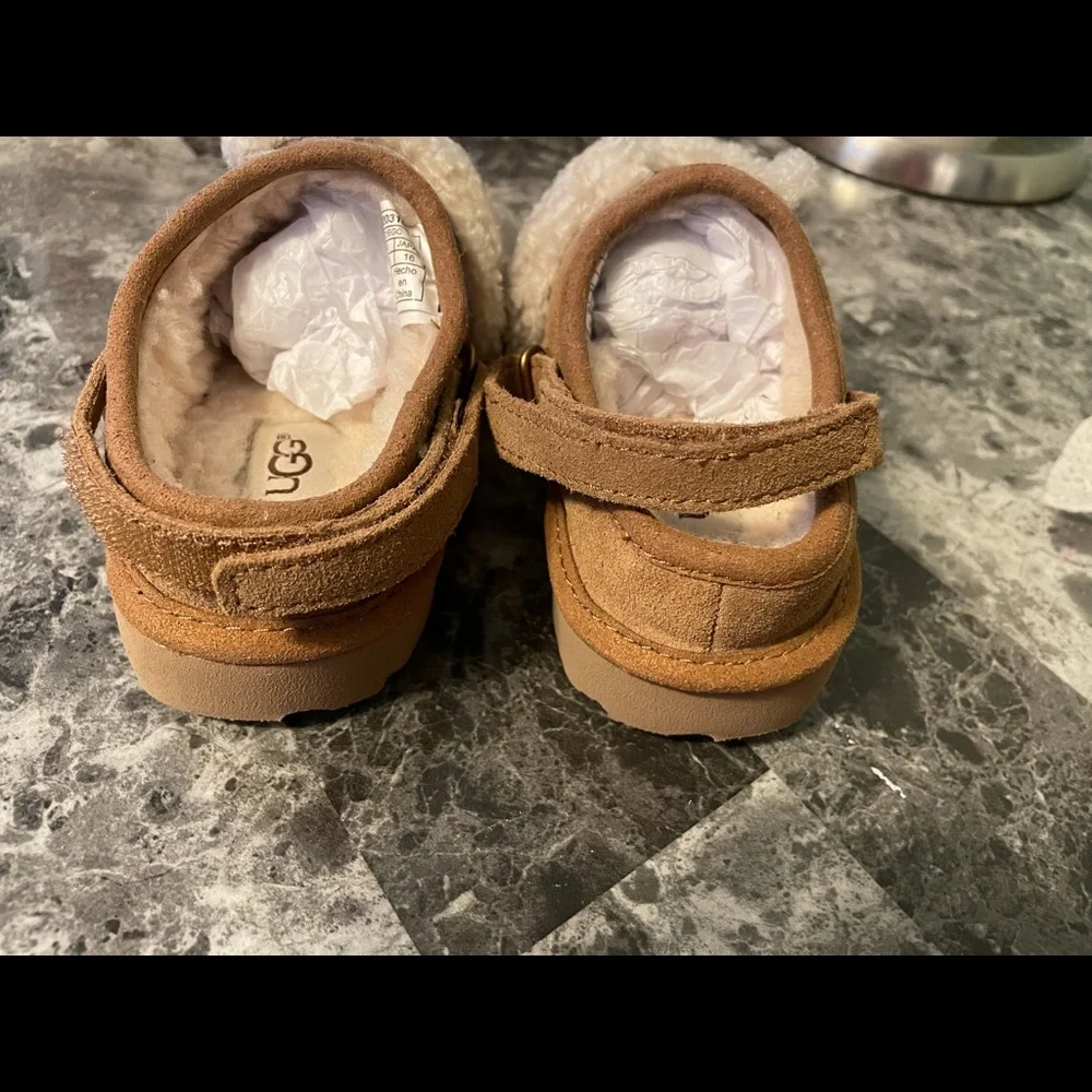 UGG Slide Slippers‎ Chestnut Kids Size 9